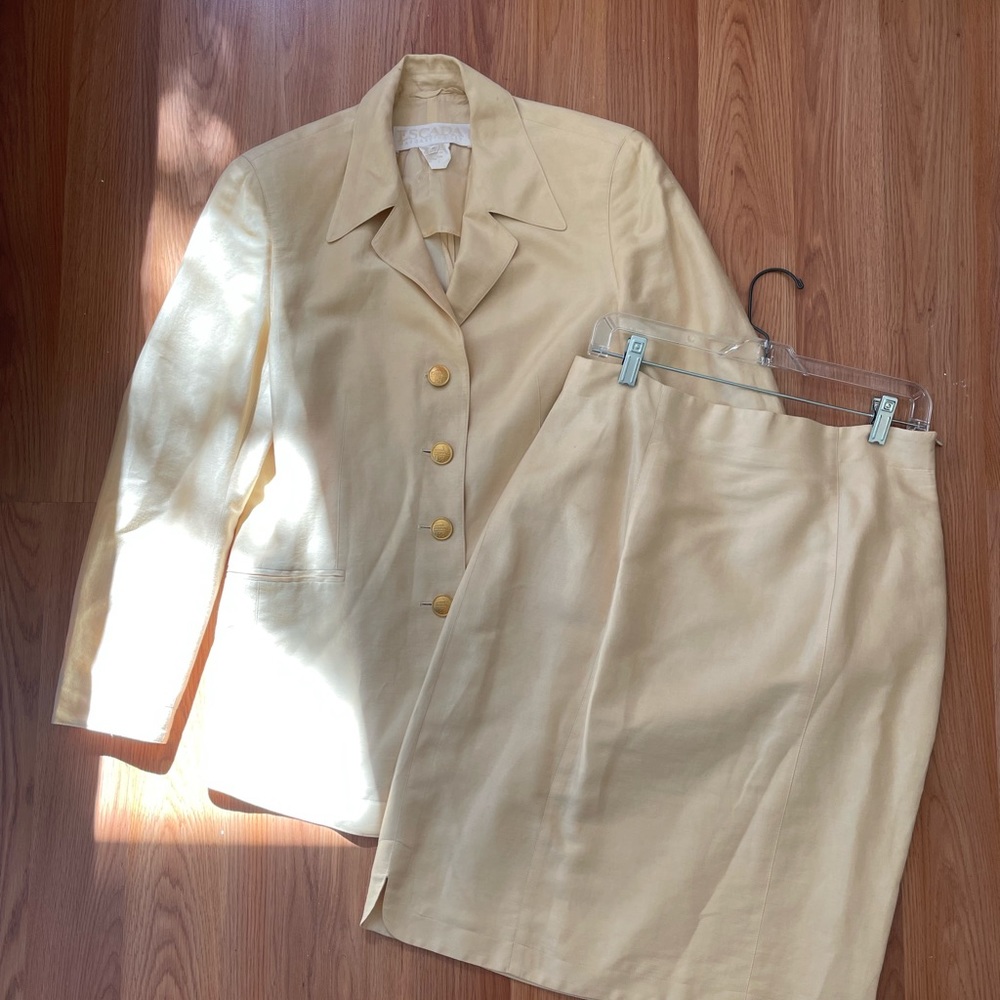 Vintage ESCADA linen Suit Set. Blazer & Skirt